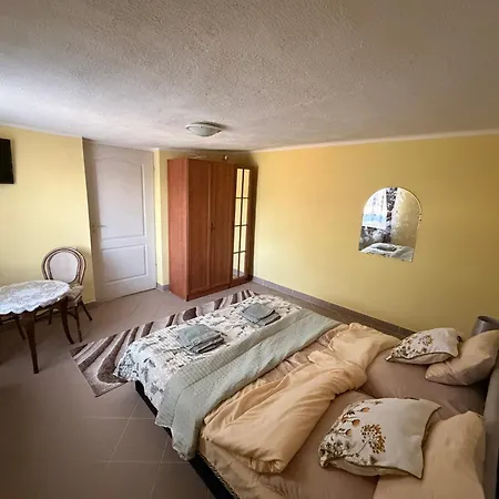 Tamás Bátyja Kunyhója * Poroszló